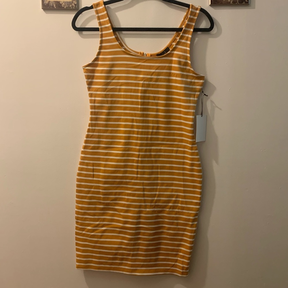 Dress - Picture 3 of 5